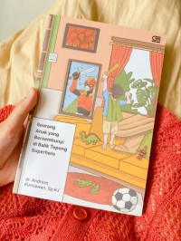 Image of Seorang Anak Yang Bersembunyi di Balik Topeng Superhero